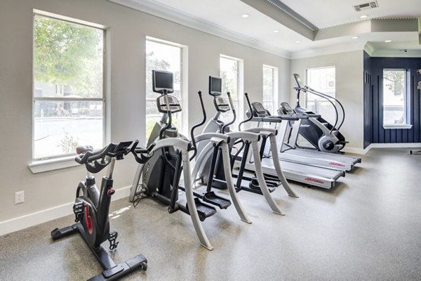 fitness center at Benton Pointe Apartments 