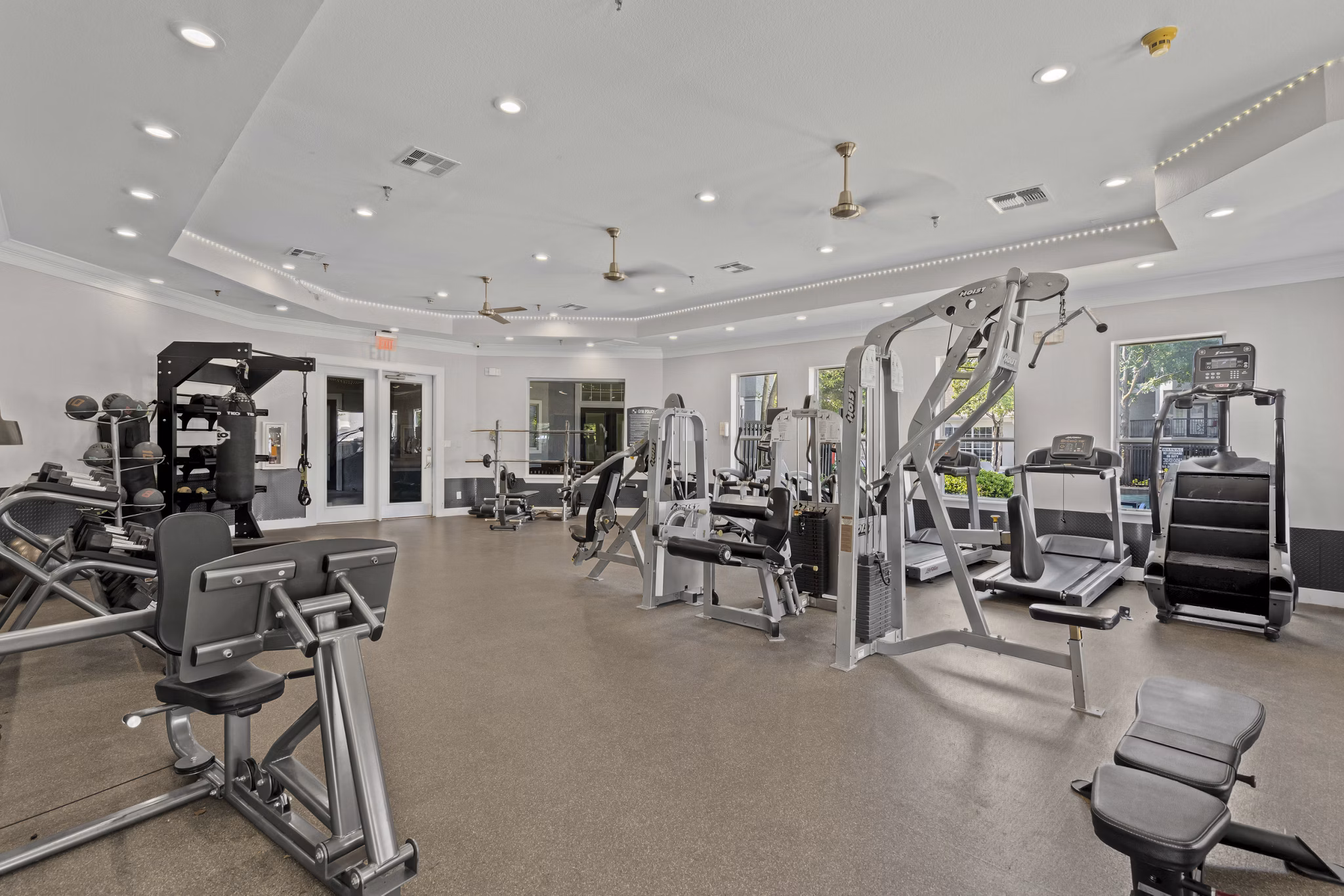 fitness center at Benton Pointe Apartments