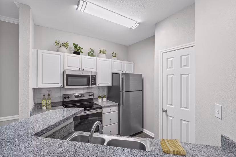 kitchen at Benton Pointe Apartments