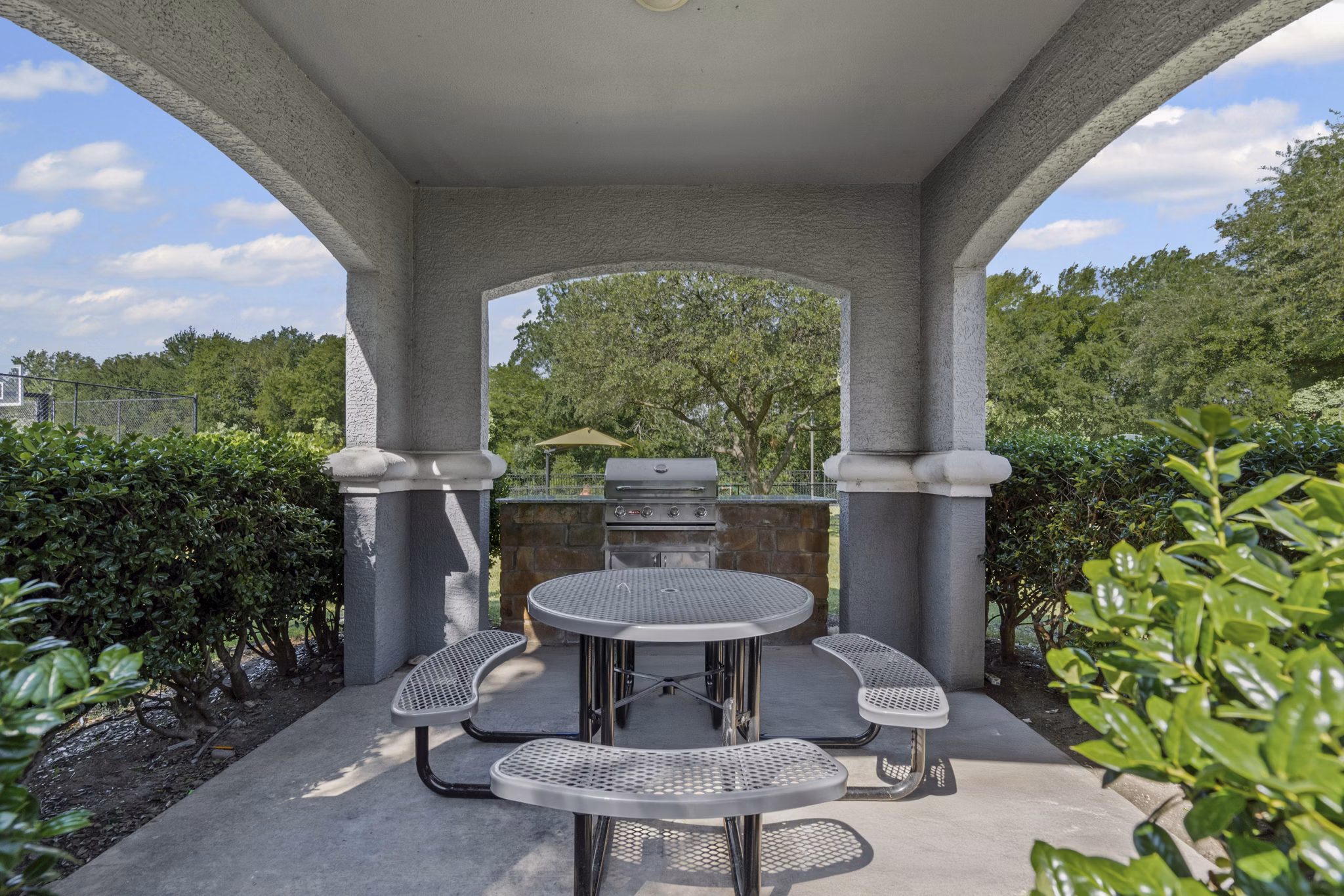 grill area at Benton Pointe Apartments