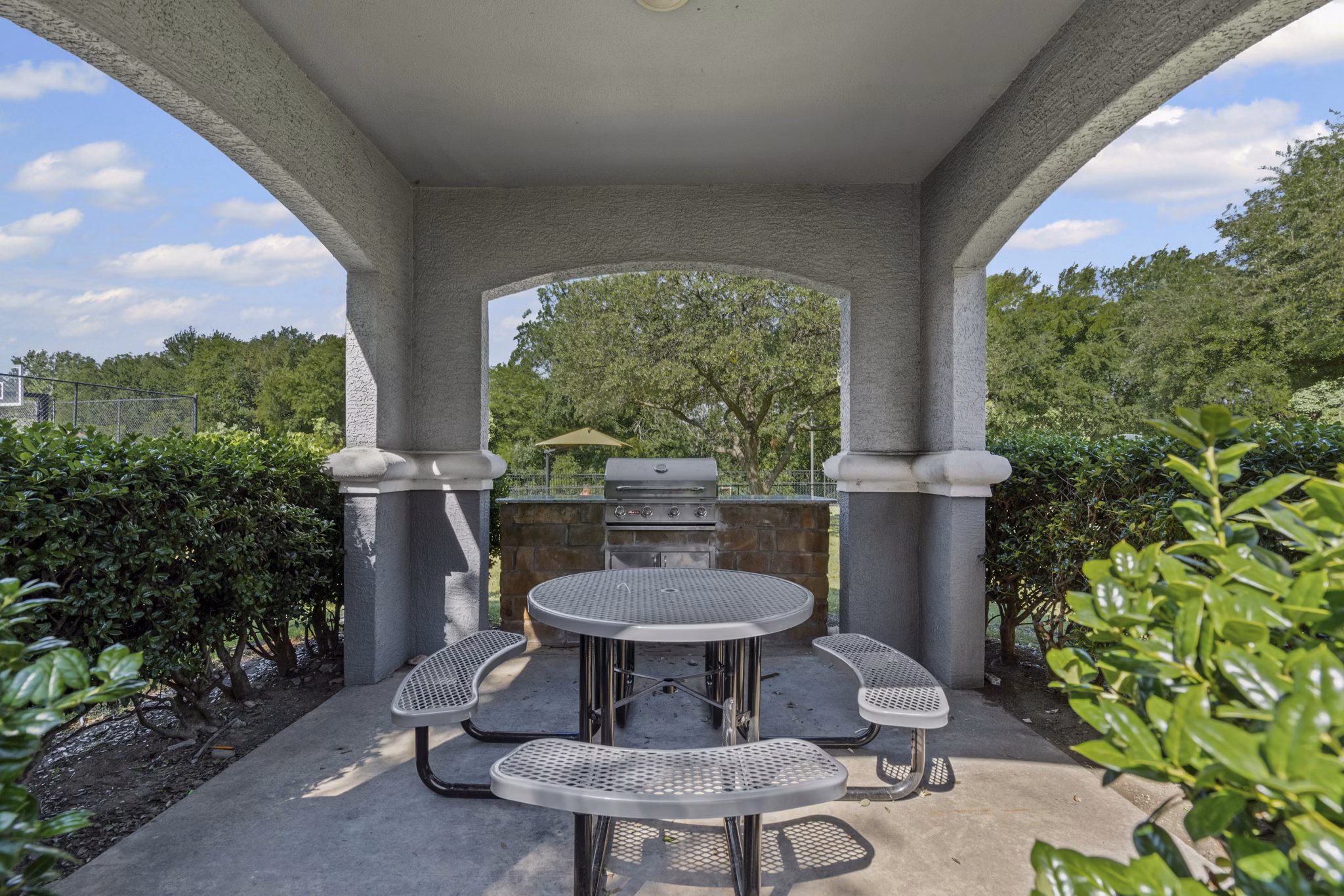 grill area at Benton Pointe Apartments