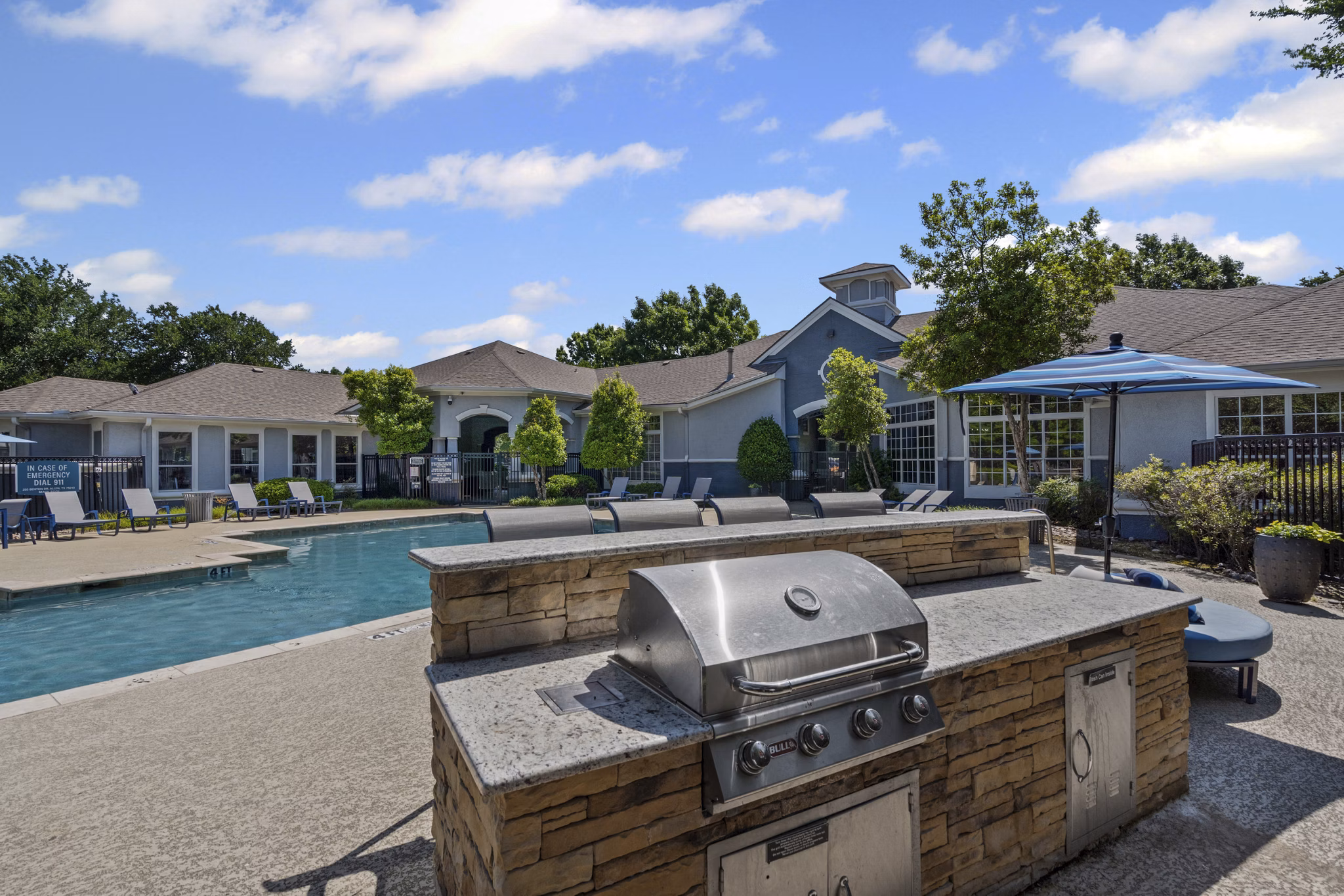 grill area at Benton Pointe Apartments