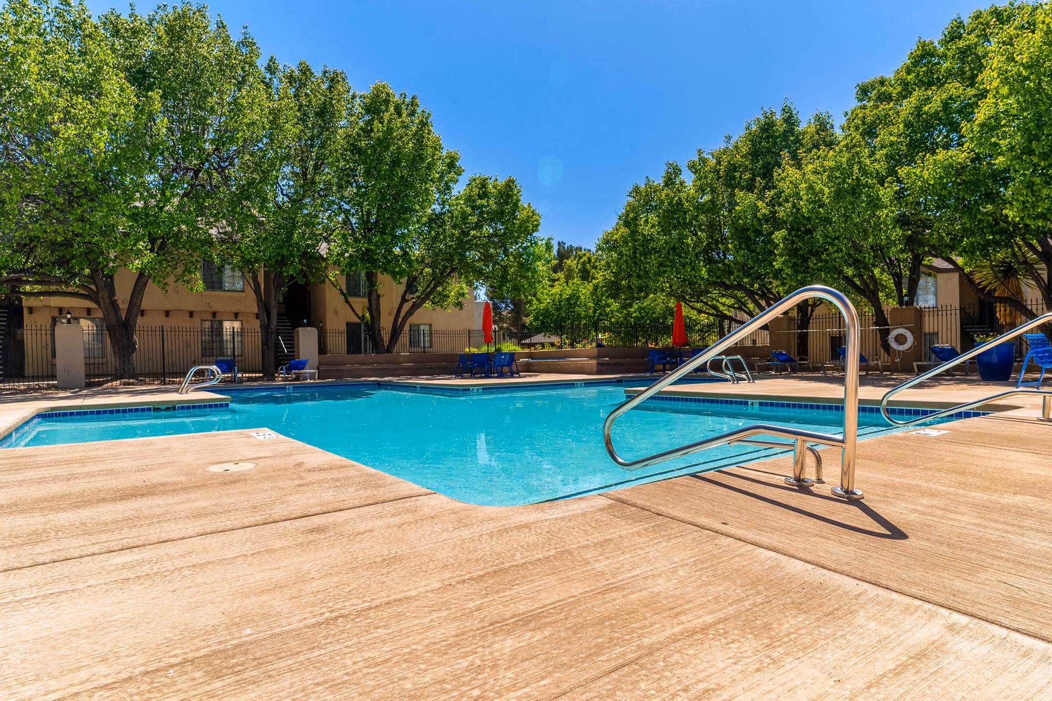 Outdoor pool surrounded by lush greenery at Union 505 Apartments, providing a luxurious relaxation spot near downtown amenities