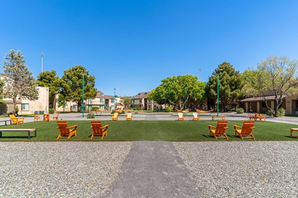 courtyard at Union 505 Apartments