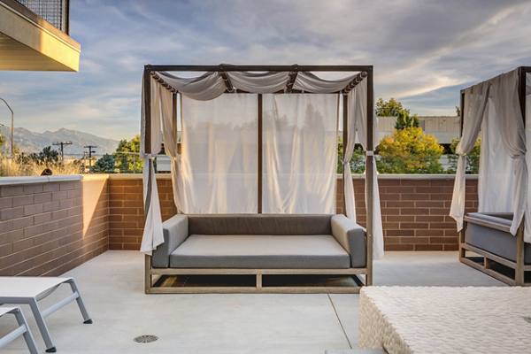 patio at Block 44 Apartments 