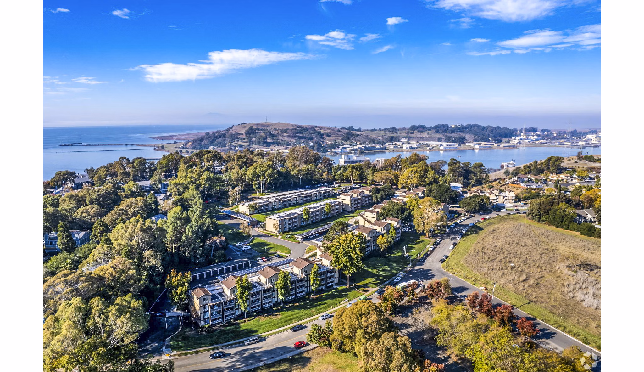 Harbor Park Apartments: Luxurious waterfront building in San Diego