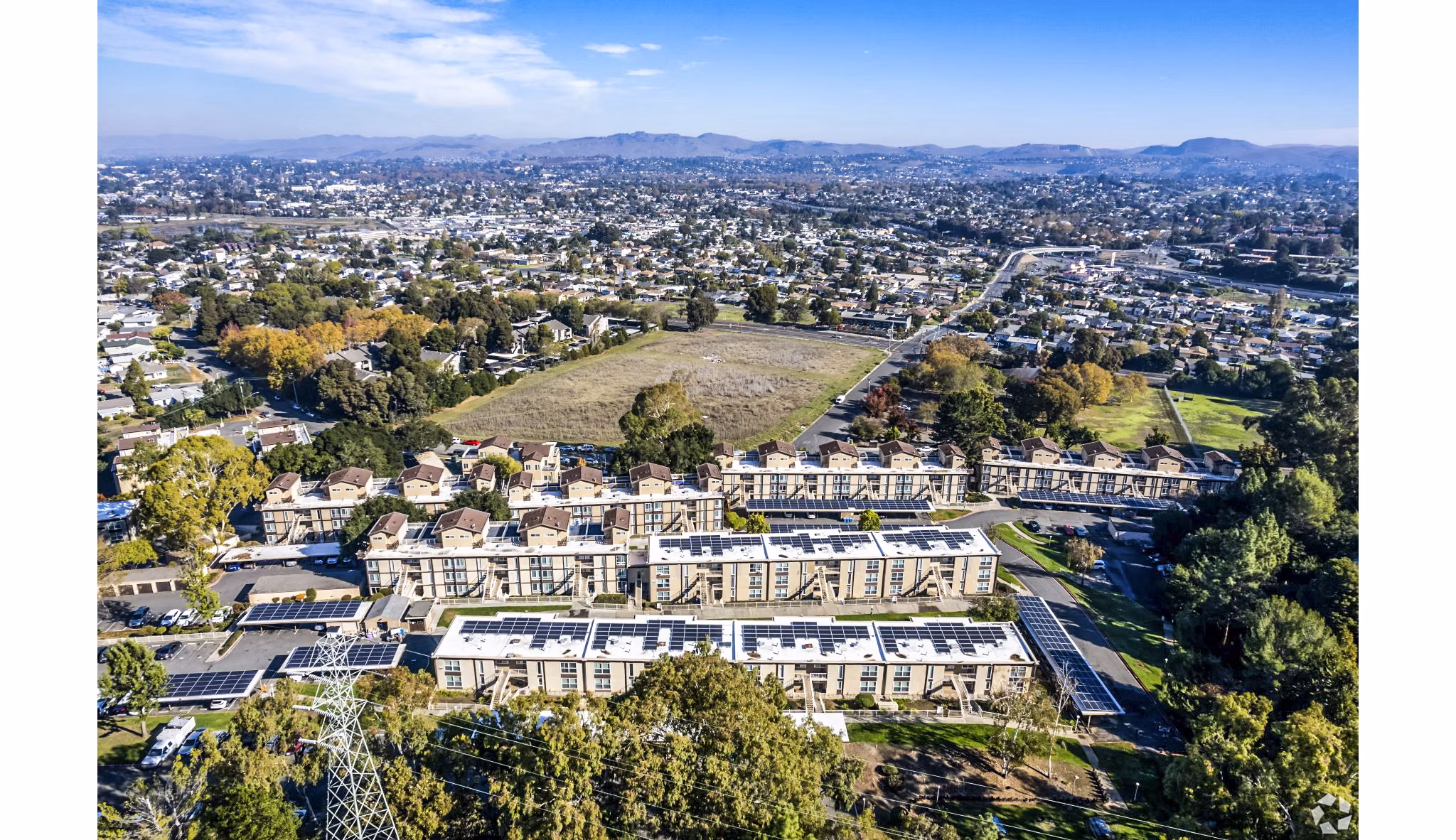 Harbor Park Apartments: Scenic waterfront luxury apartments in vibrant urban setting