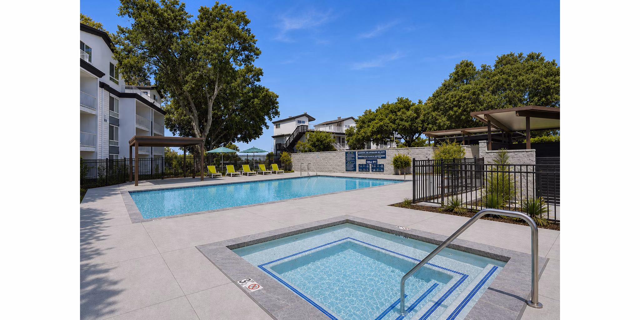 pool at Harbor Park Apartments