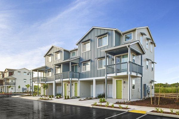 Blue Oak Apartments: Contemporary luxury high-rise in urban setting, offering premier location and amenities