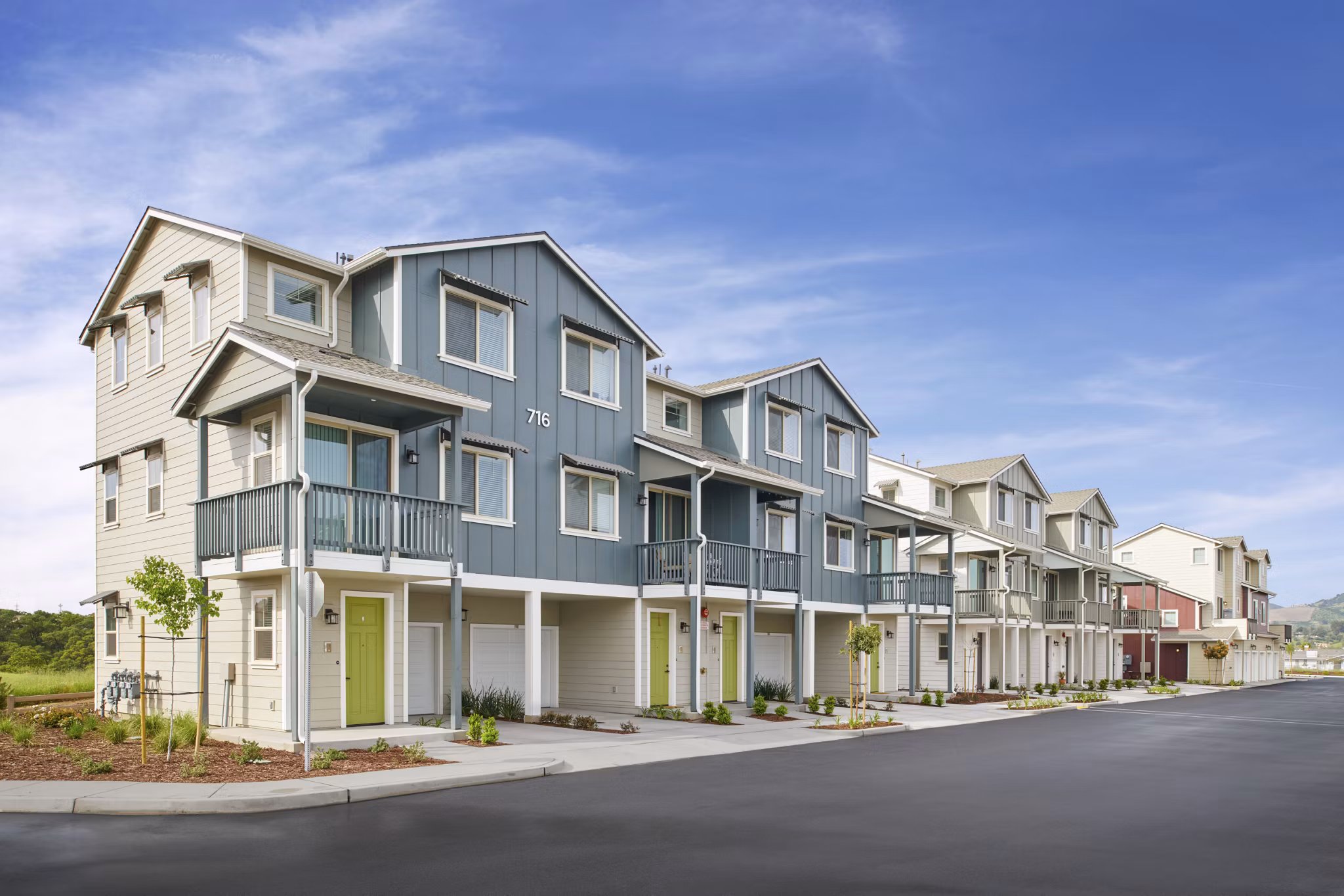 Blue Oak Apartments: Modern of luxury apartment building in serene setting
