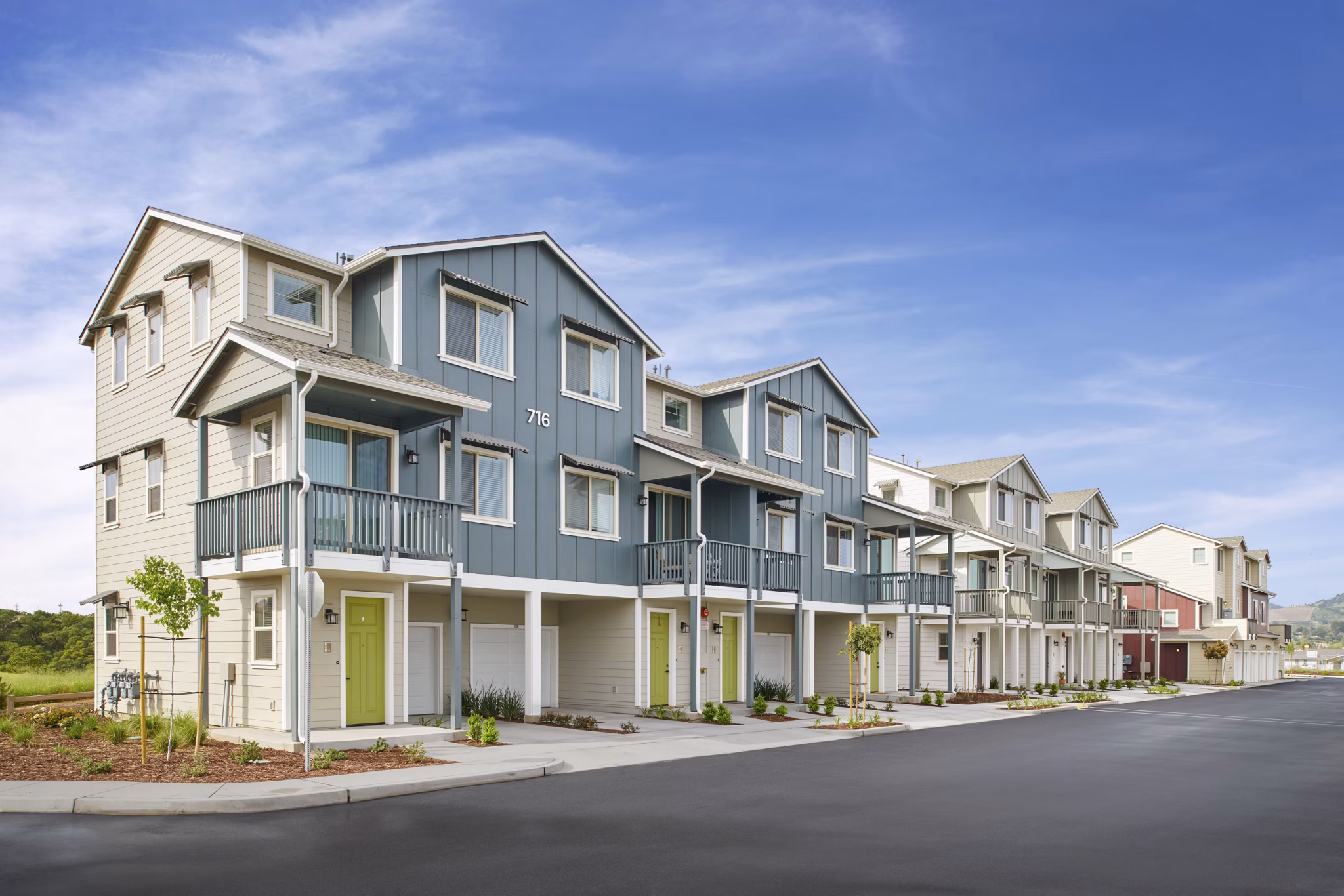Blue Oak Apartments: Modern of luxury apartment building in serene setting
