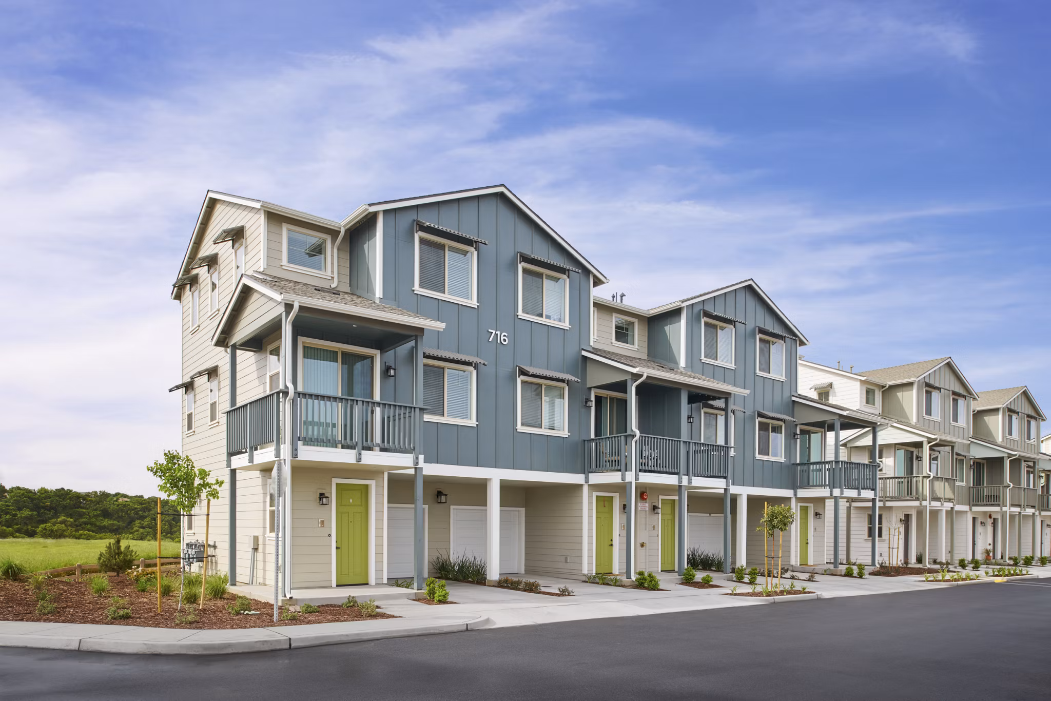Blue Oak Apartments: Luxury with modern design in urban setting
