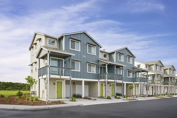 Blue Oak Apartments: Luxury with modern design in urban setting