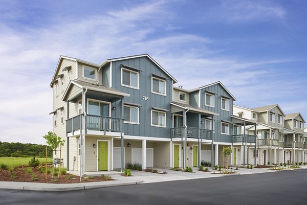 exterior at Blue Oak Apartments 