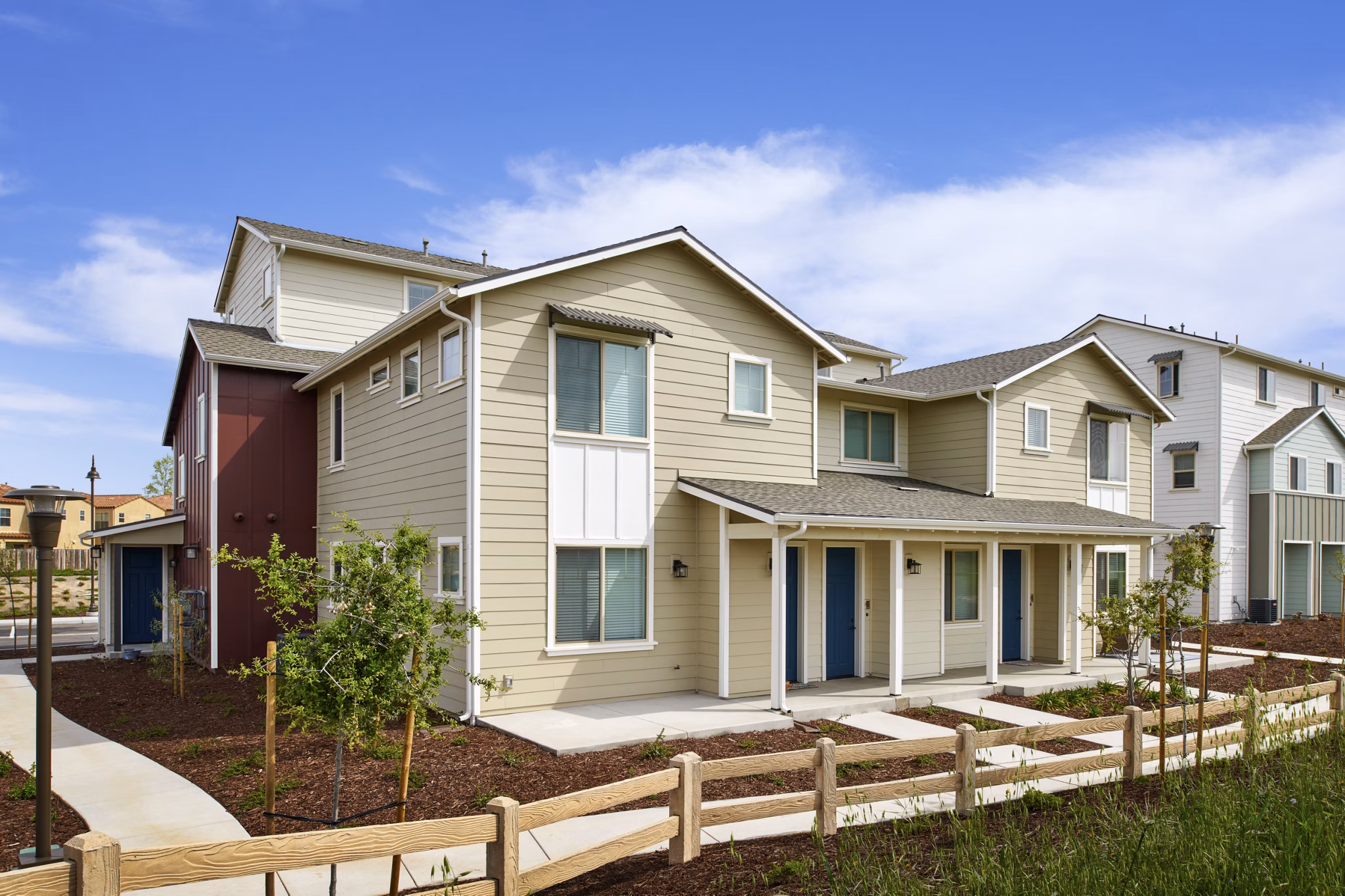 Blue Oak Apartments: Luxury view of modern apartments in sunny San Diego