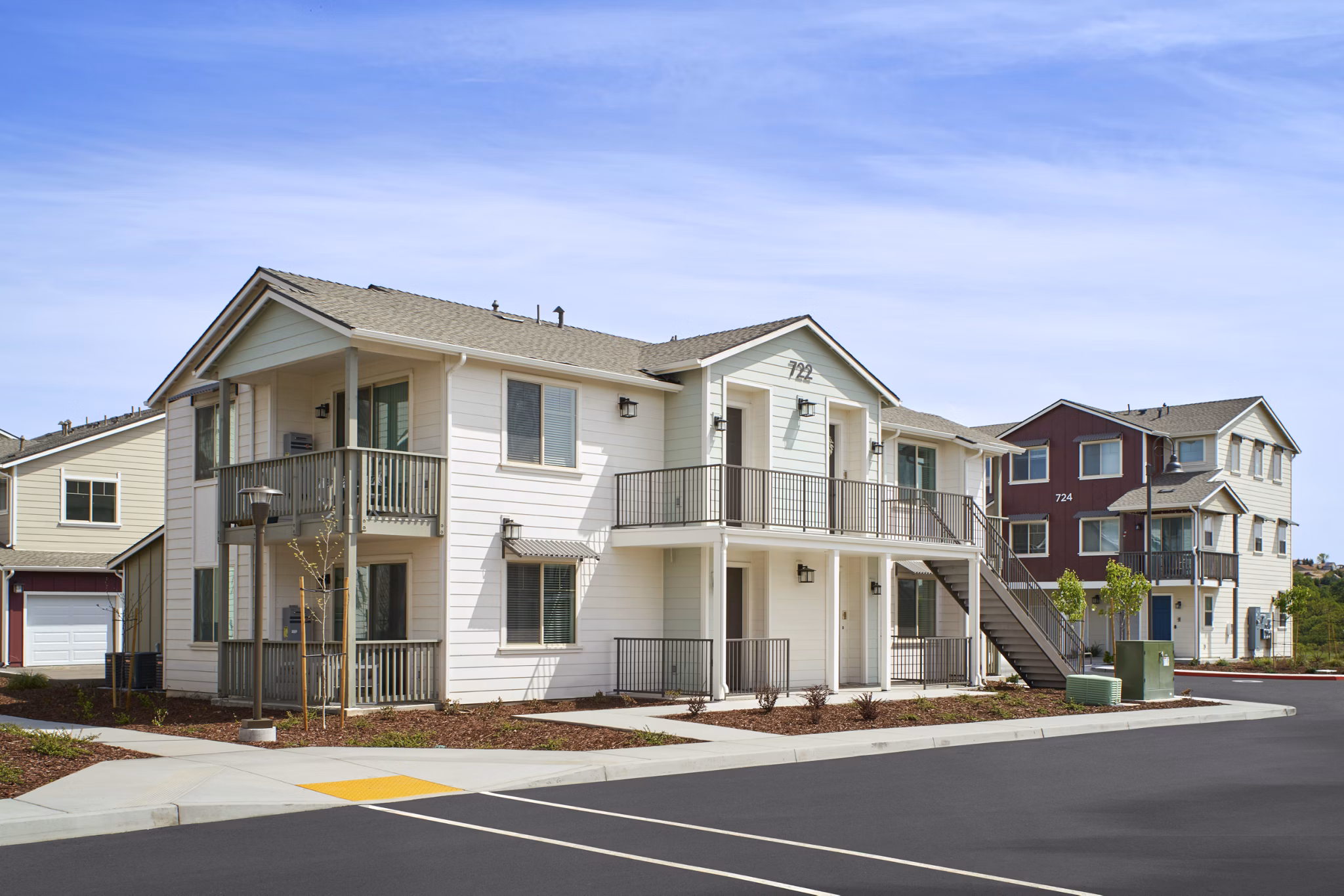 Blue Oak Apartments: Contemporary luxury apartments in a serene neighborhood