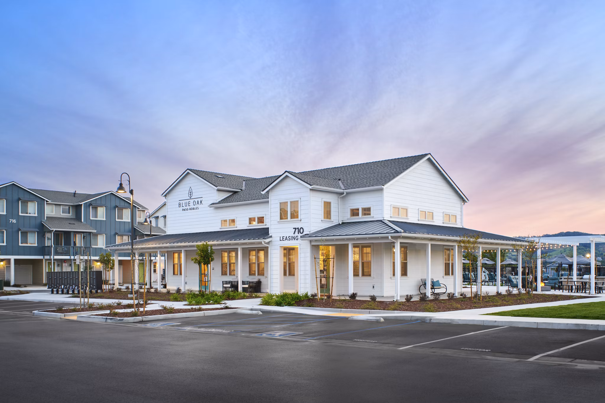 Blue Oak Apartments: Contemporary of luxury apartments in a vibrant neighborhood