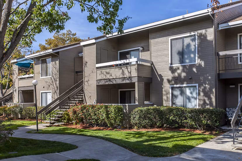 Monte Vista Apartments: Modern building in San Antonio, luxury living spaces