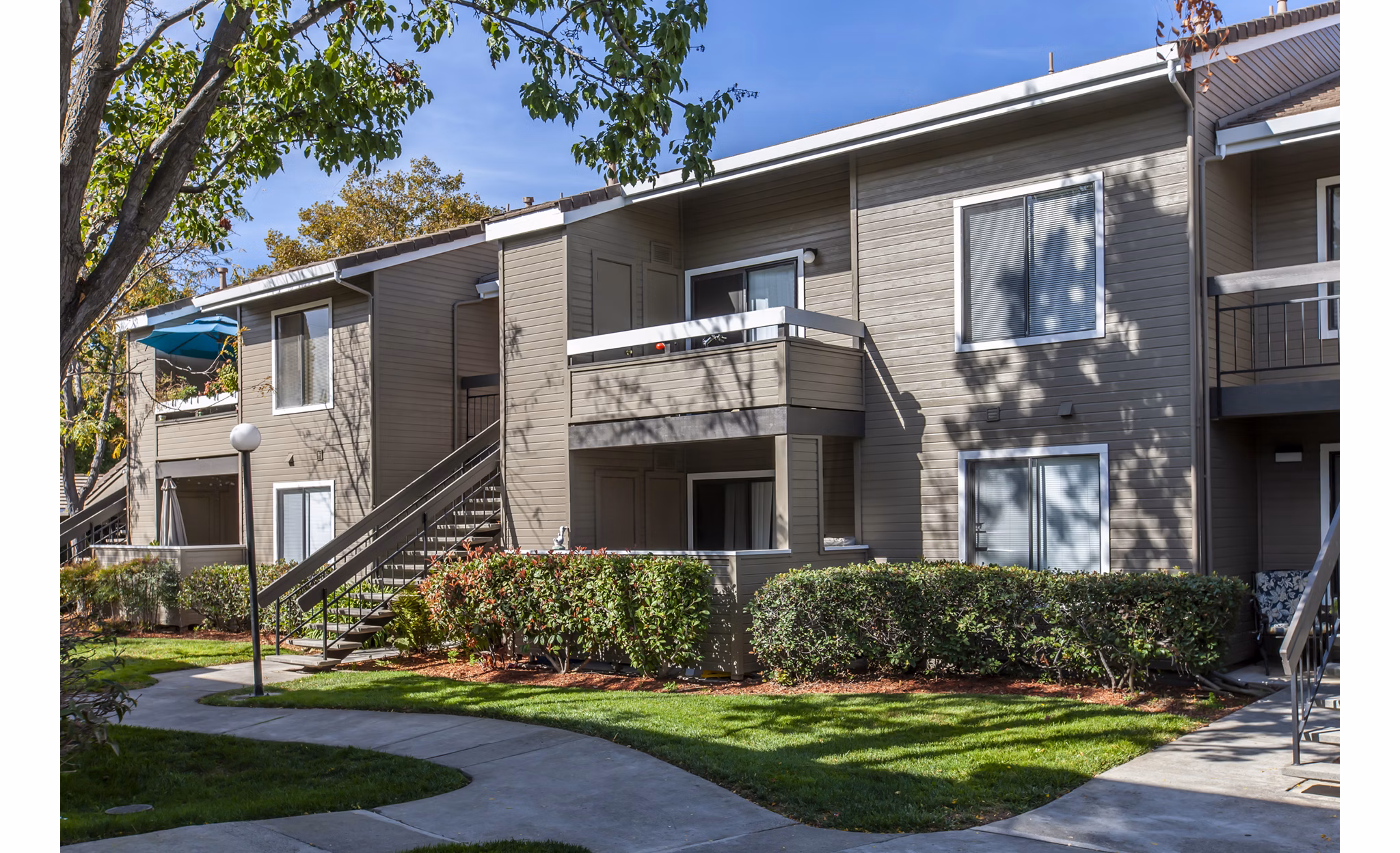 Monte Vista Apartments: Modern building in San Antonio, luxury living spaces