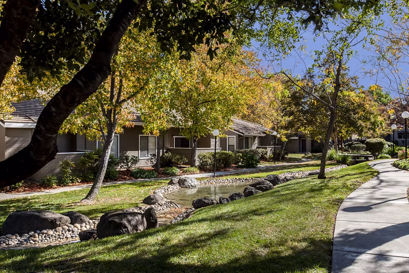 Monte Vista Apartments: Contemporary apartment building in a vibrant neighborhood