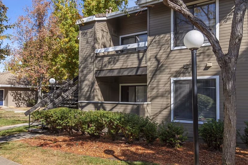 Monte Vista Apartments: Elegant building of luxury apartments in scenic location