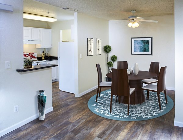 dining room at Vista Oaks Apartments