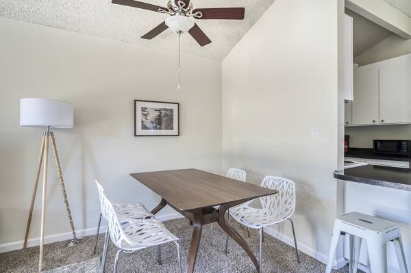 dining area at Westcliffe Trail Apartments