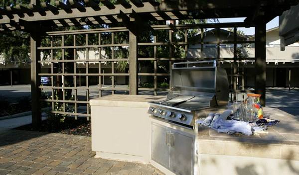 grill area at Westcliffe Trail Apartments