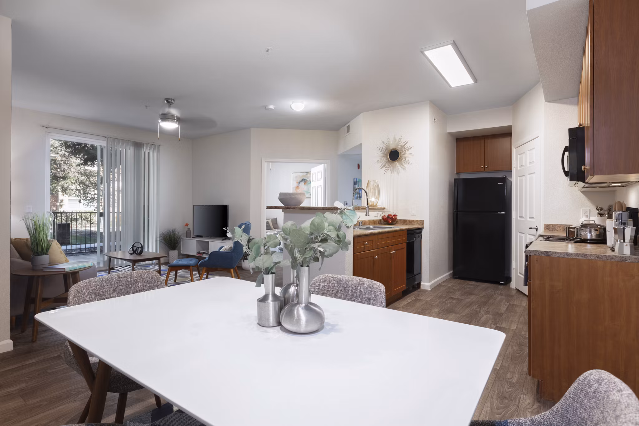 dining room at Morgan Park Apartments