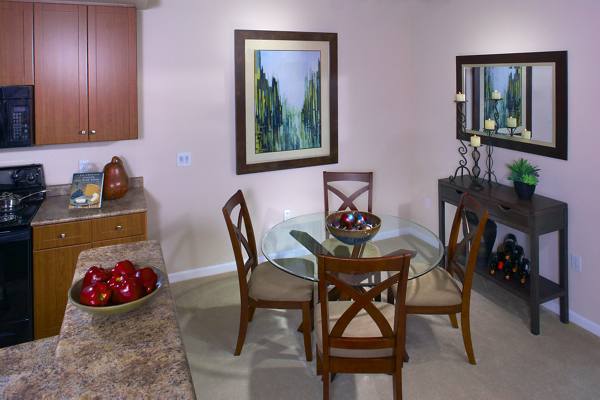 dining room at Morgan Park Apartments