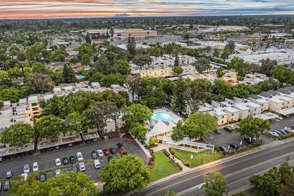 building/exterior at Kensington Apartments