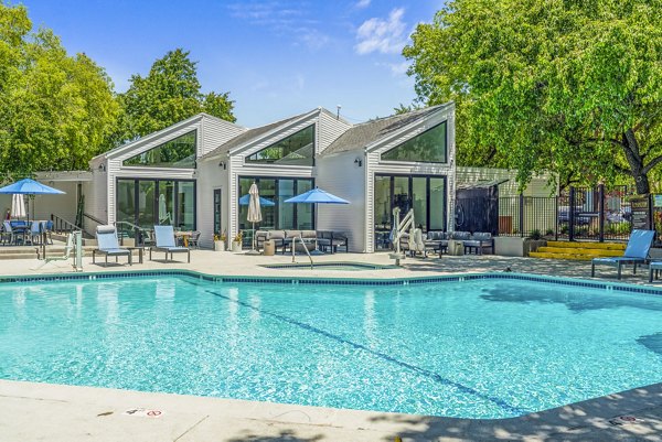 Kensington Apartments: Modern swimming pool with lounge area in a luxury apartment community