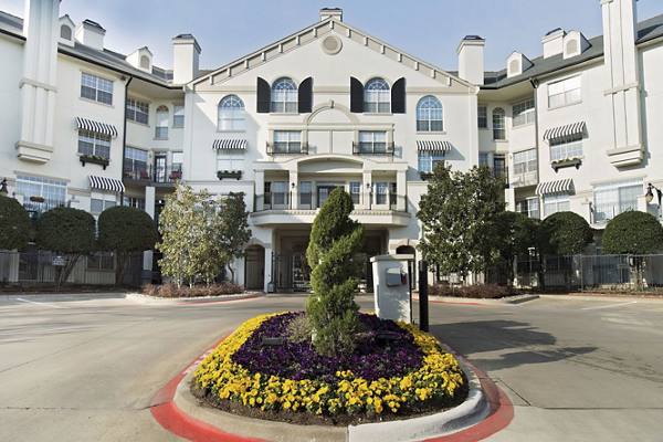 entrance at Winsted at White Rock Apartments