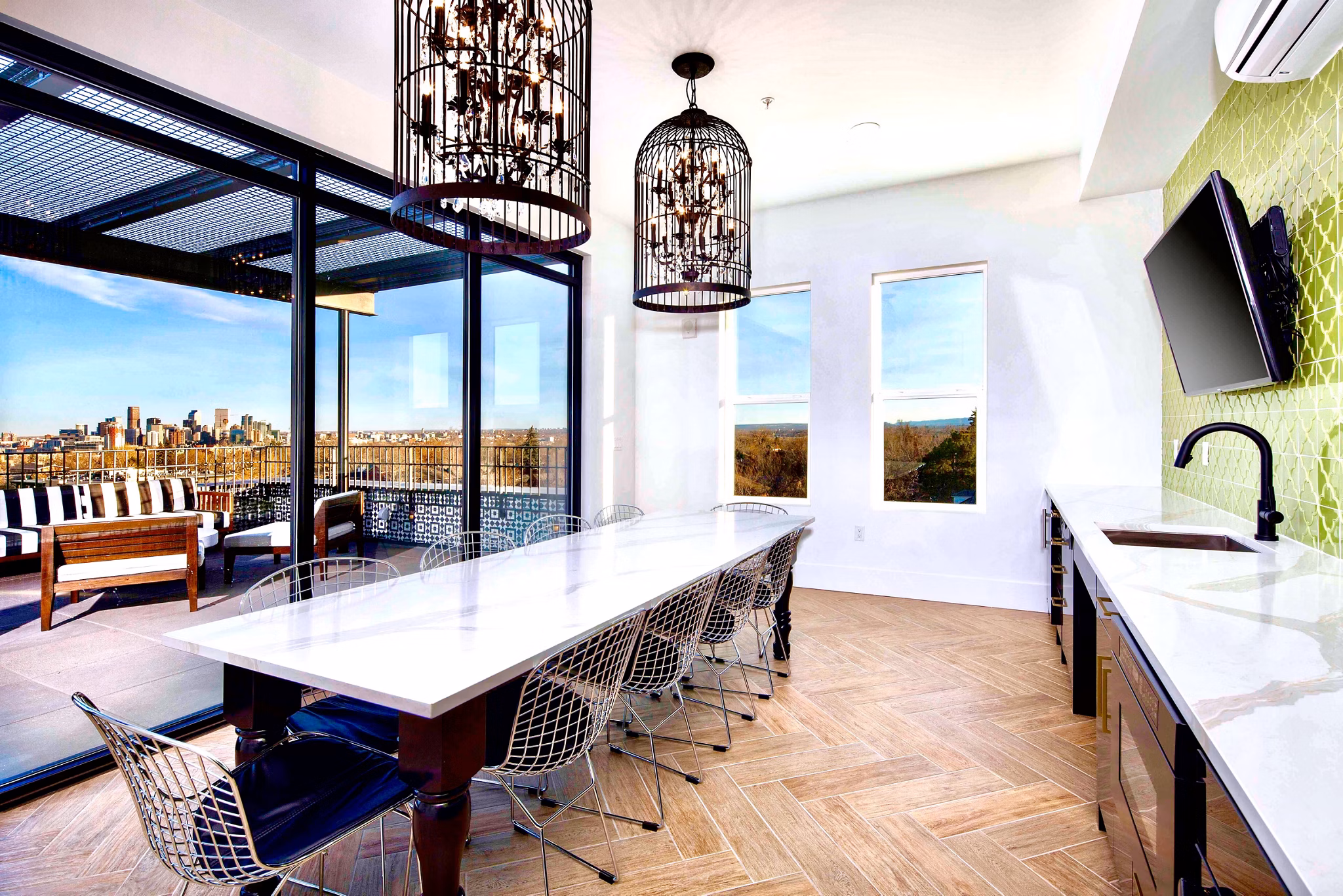 Highlands 32 Apartments: Modern meeting facility with state-of-the-art equipment for professional gatherings