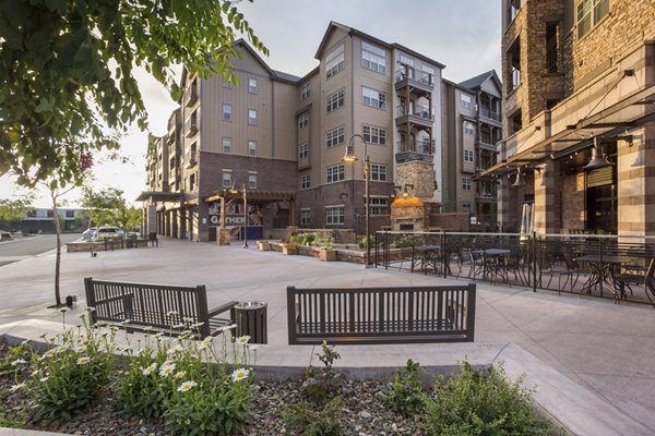 Village at Aspen Place: Luxury apartment with modern design in urban setting
