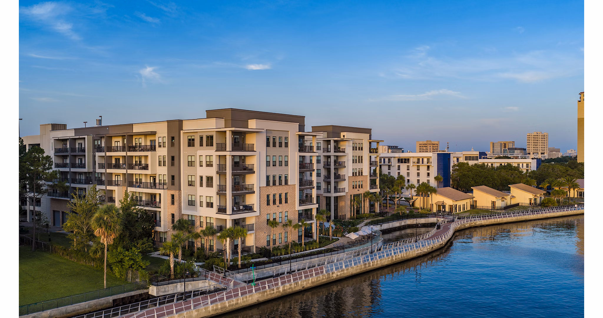exterior at River House Apartments 