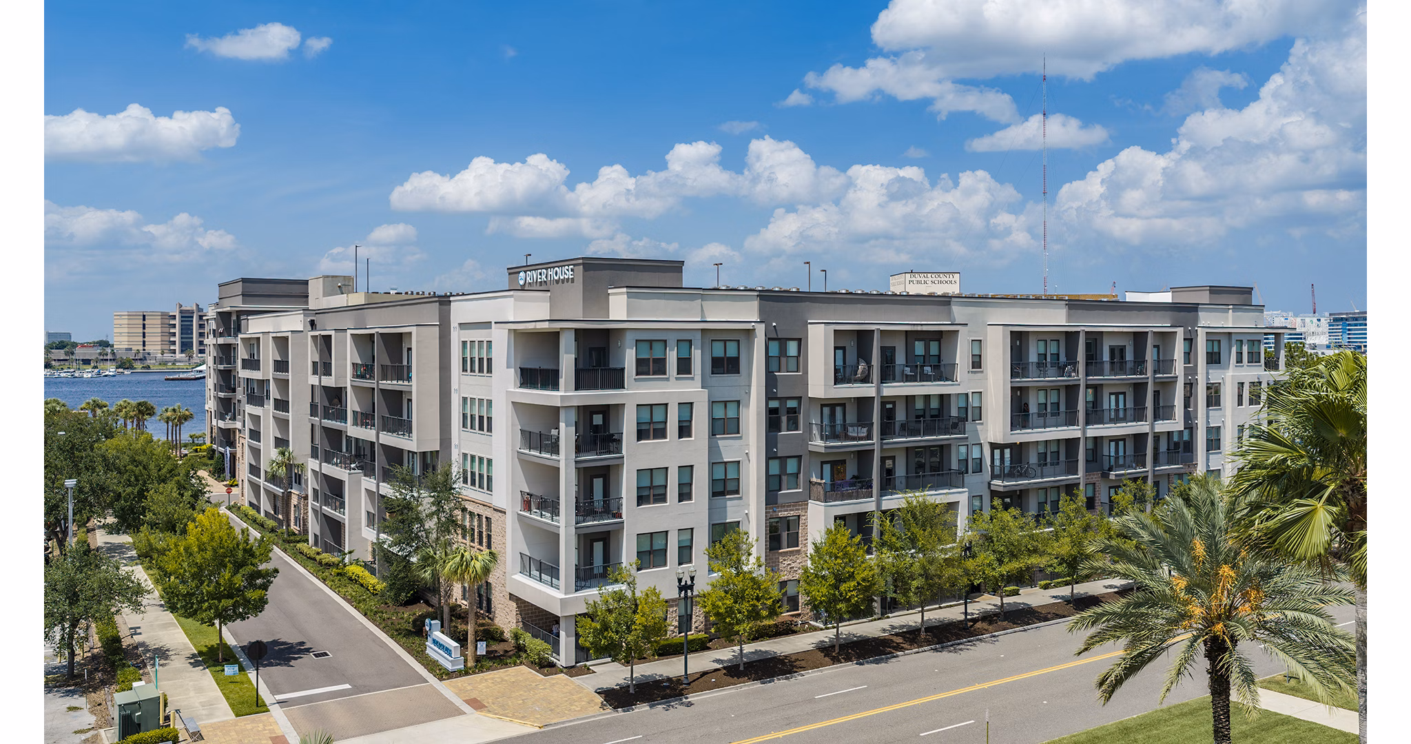 exterior at River House Apartments 
