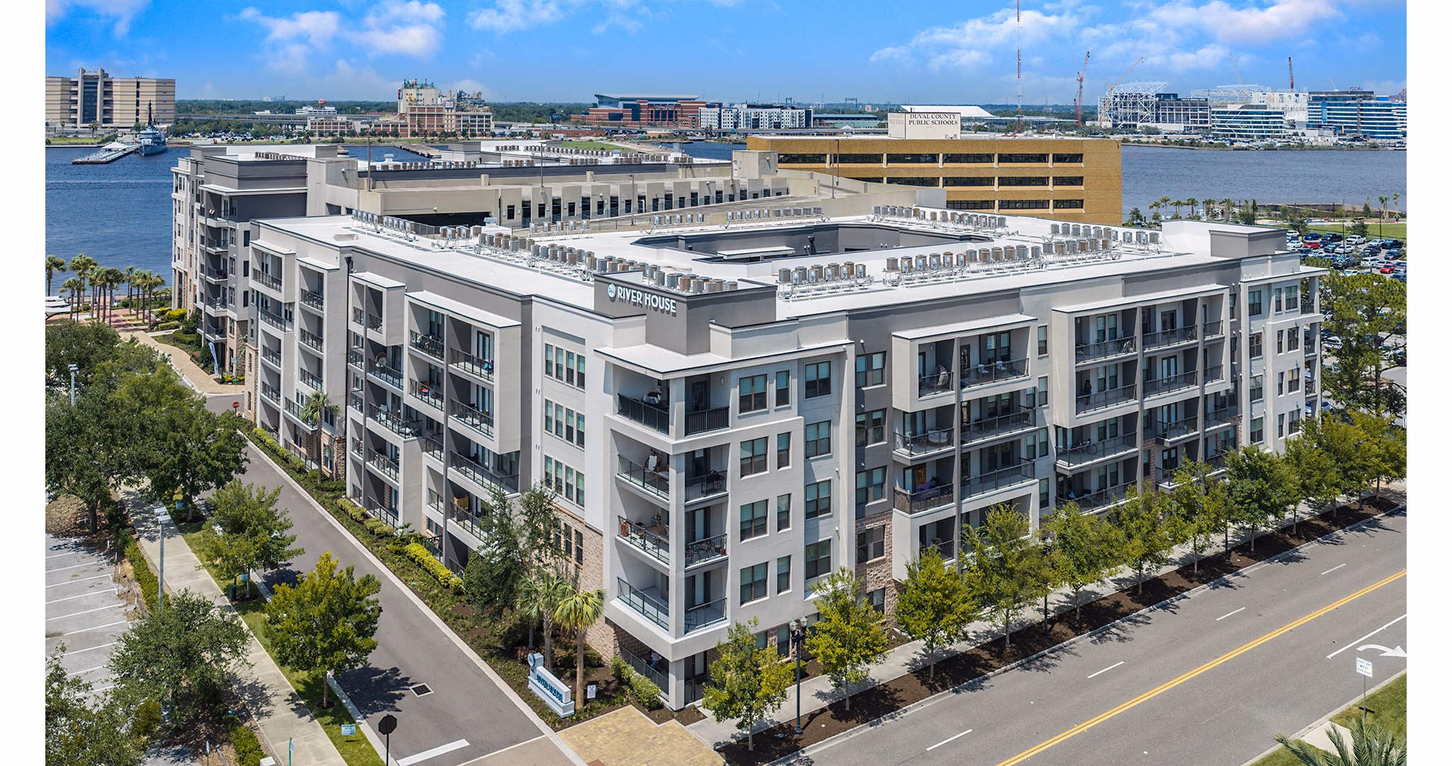 exterior at River House Apartments 