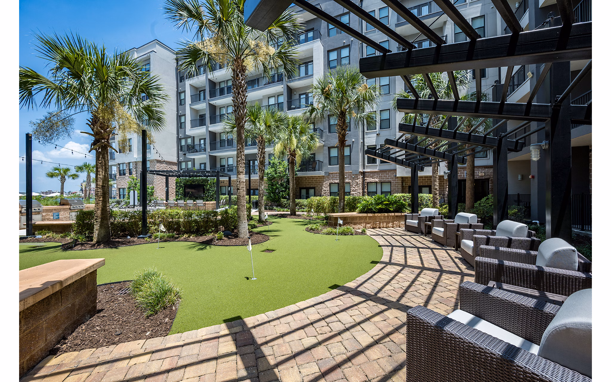 grill area at River House Apartments 