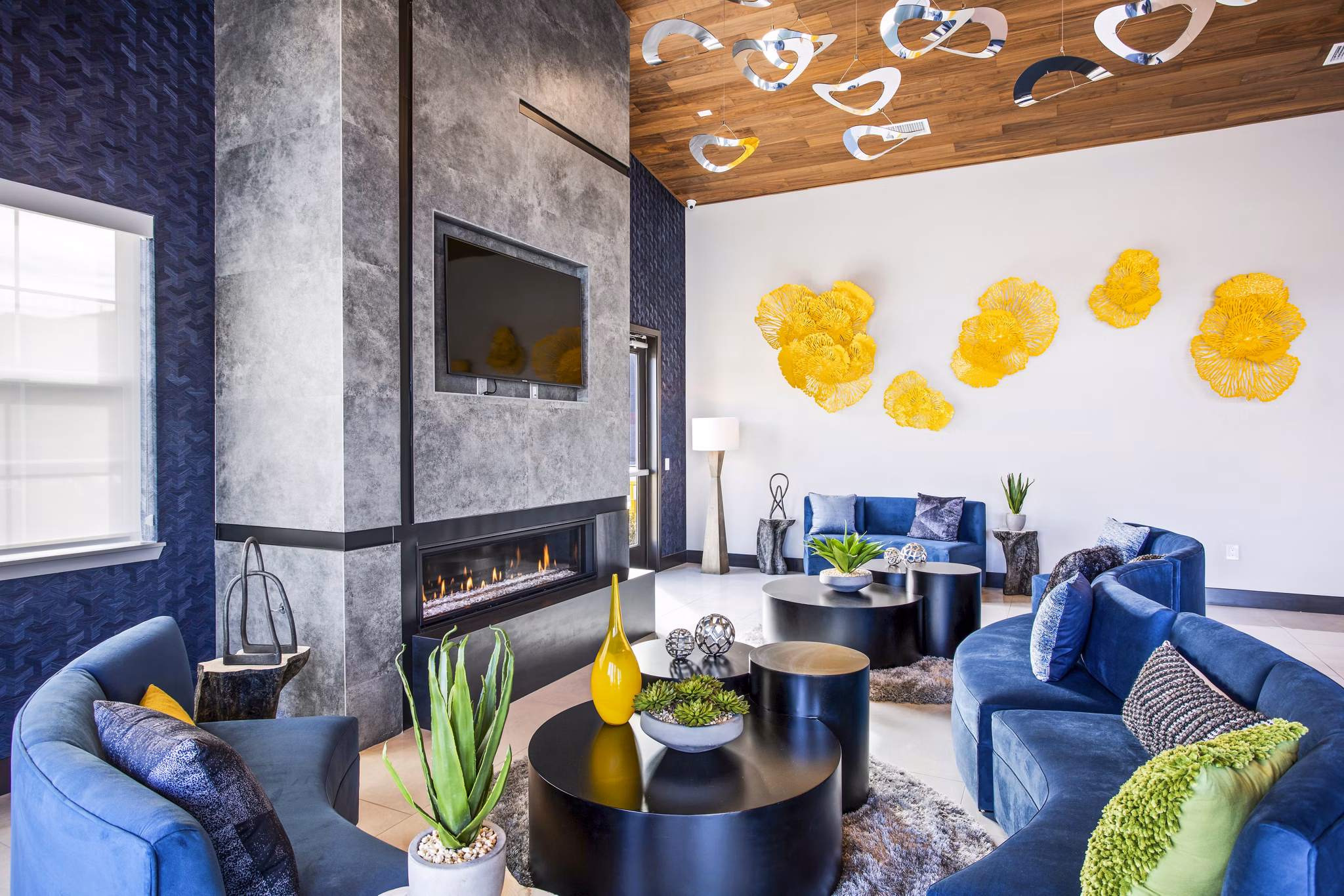 Inova Apartments: Stylish clubhouse featuring modern design and ample seating for resident gatherings