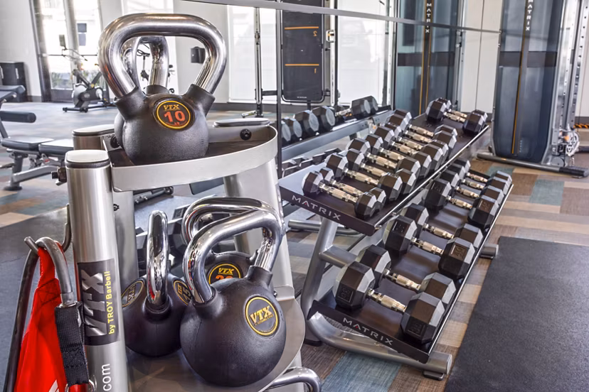 State-of-the-art fitness center with modern equipment at Inova Apartments