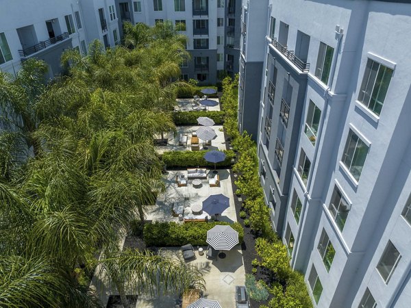 Eton at Warner Center: Stylish luxury apartments in Los Angeles