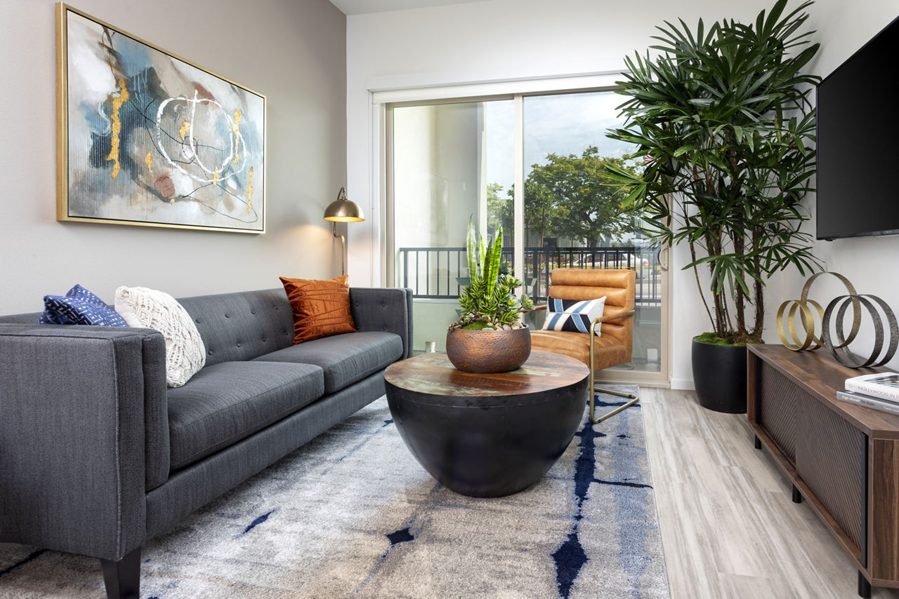 7403 Living Los Angeles Ca 11 of 12