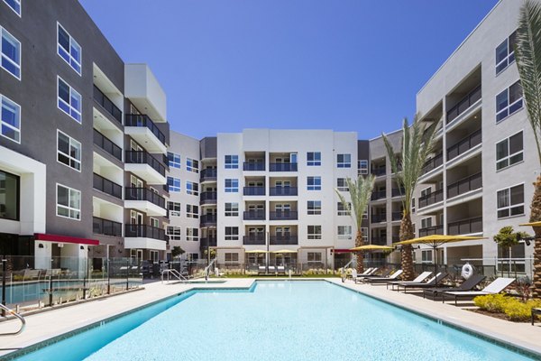 pool at Jefferson Edge Apartments