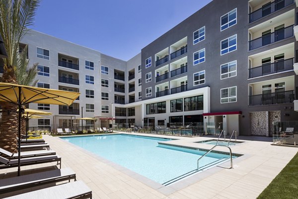 pool at Jefferson Edge Apartments