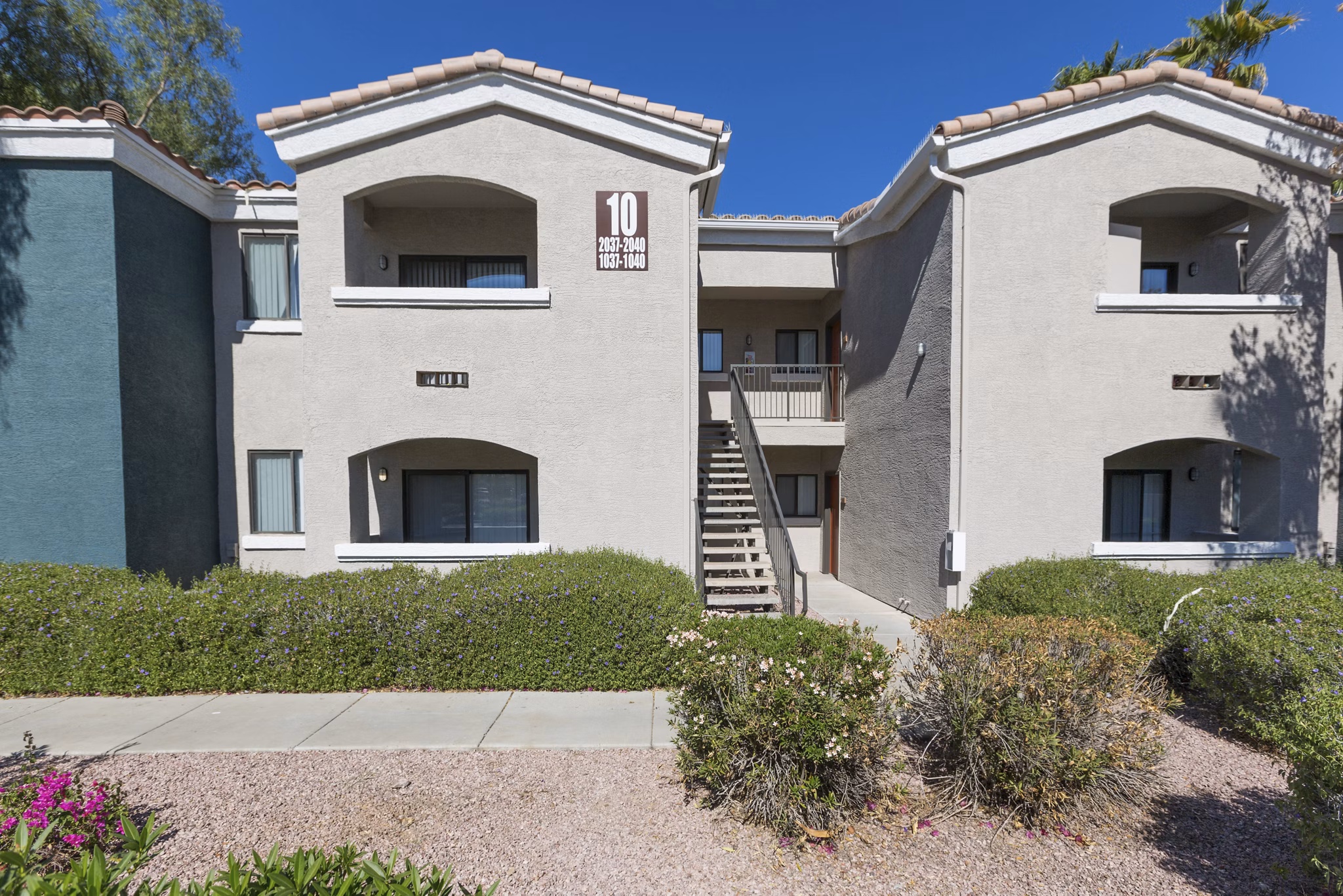 Morada West Apartments: Elegant of luxury apartments in a serene Scottsdale neighborhood