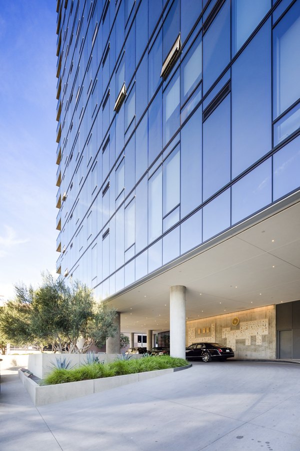 Columbia Square Living: Luxury apartment with modern design in vibrant urban setting