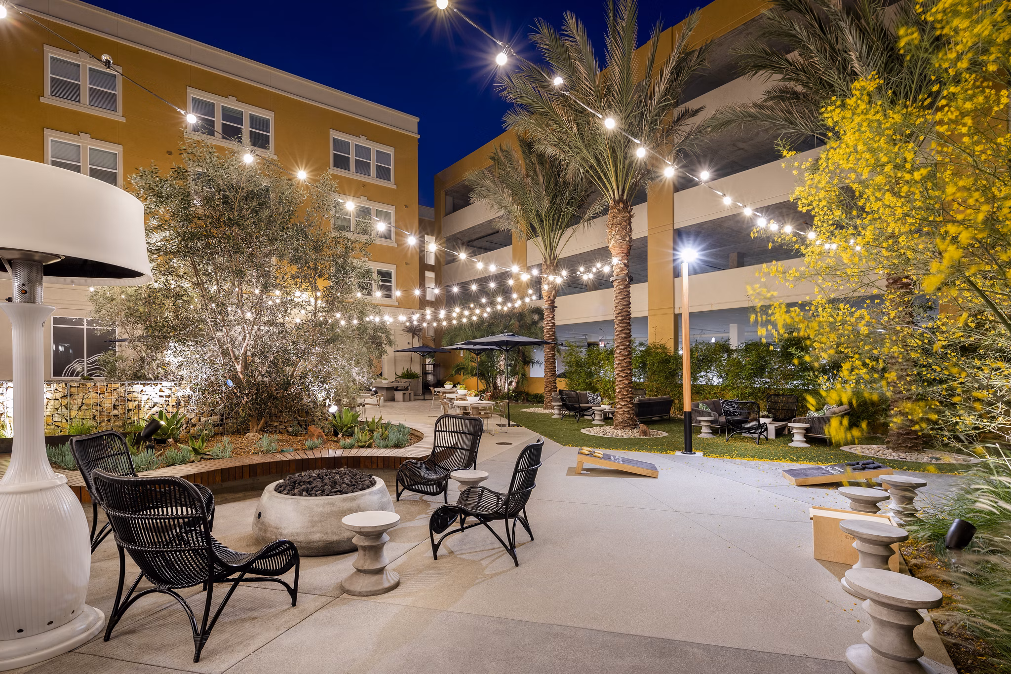Lex CTR City Apartments: Tranquil courtyard with lush greenery and seating areas, offering a peaceful retreat in the heart of the city