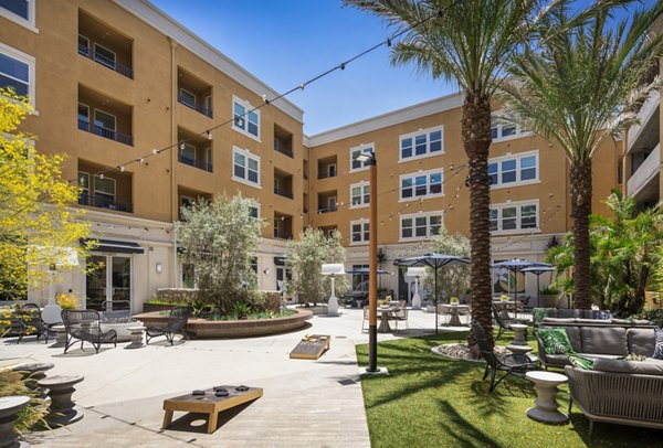 Lex CTR City Apartments: Lush courtyard featuring landscaped gardens and seating areas