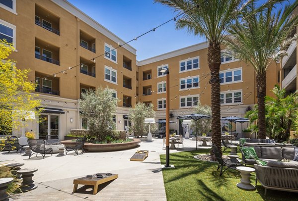 courtyard at Lex CTR City Apartments